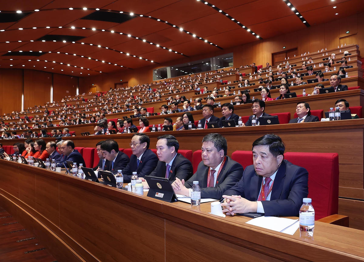 Các đại biểu dự phiên thảo luận tại hội trường về các văn kiện Đại hội.