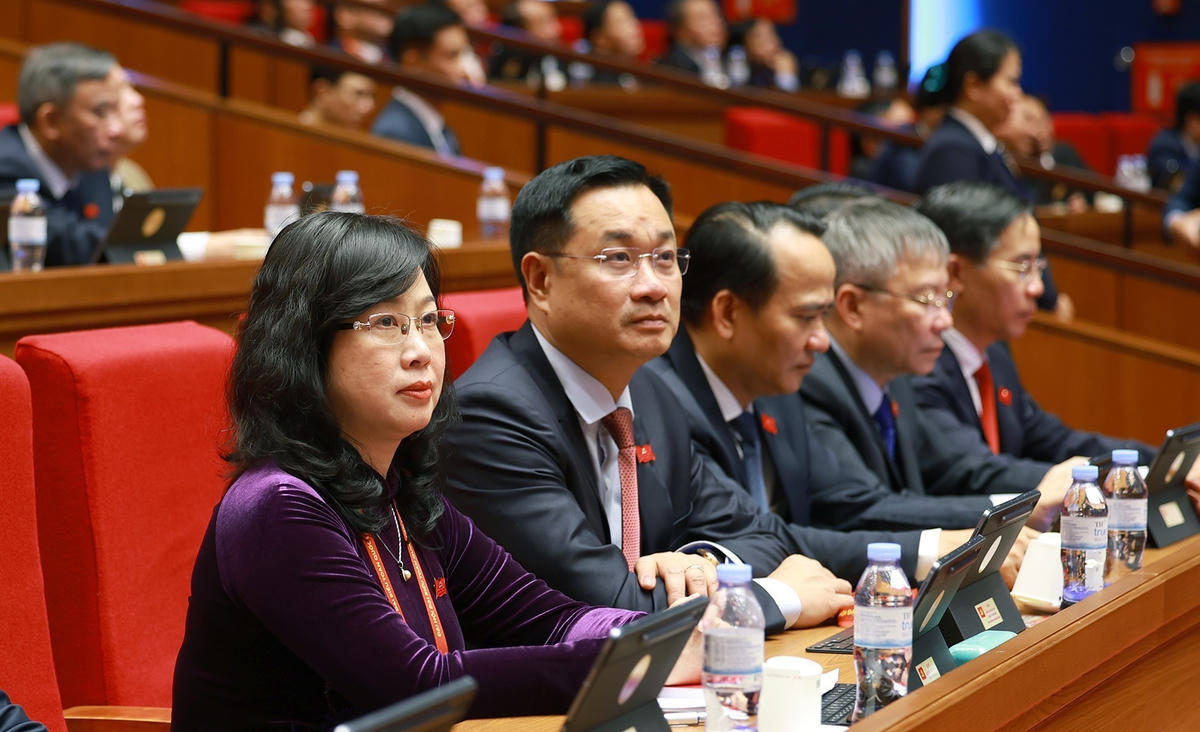 Các đại biểu dự phiên thảo luận tại hội trường về các văn kiện Đại hội.