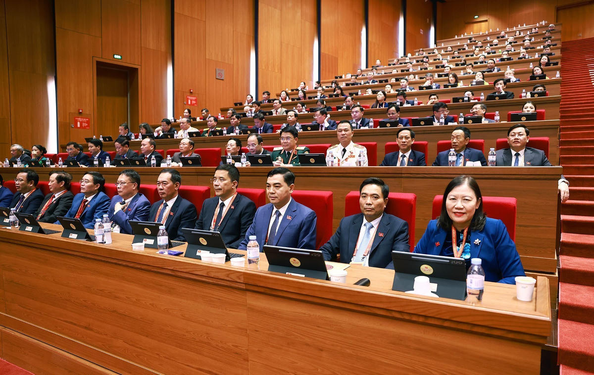 Đoàn đại biểu Đảng bộ tỉnh Thanh Hoá dự phiên thảo luận tại hội trường về các văn kiện Đại hội, chiều 21/1.