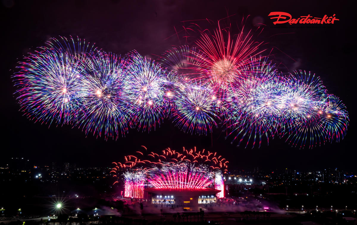 Theo Ban Tổ chức, kịch bản bắn pháo hoa trong buổi tổng duyệt chỉ tương đương khoảng 5% lượng pháo so với màn trình diễn chính thức. Tuy nhiên, các loại pháo mới, lần đầu xuất hiện tại Việt Nam, cùng hệ thống hỏa thuật hiện đại đã mang đến một diện mạo hoàn toàn khác biệt so với các chương trình bắn pháo hoa thông thường.. 