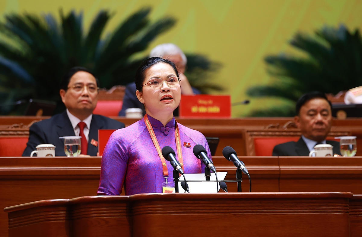 Đồng chí Hà Thị Nga, Ủy viên Trung ương Đảng, Phó Bí thư Thường trực Đảng ủy Mặt trận Tổ quốc, các đoàn thể Trung ương, Phó Chủ tịch-Tổng Thư ký Ủy ban Trung ương Mặt trận Tổ quốc Việt Nam, tham luận tại Đại hội