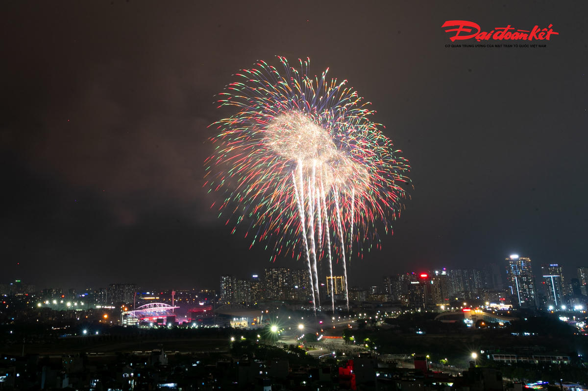 Theo đại diện Ban Tổ chức, việc tổ chức các buổi sơ duyệt và tổng duyệt có ý nghĩa đặc biệt quan trọng nhằm bảo đảm chương trình diễn ra thành công. Trình diễn pháo hoa nghệ thuật được xây dựng kịch bản từ các chuyên gia pháo hoađảm bảo đồng bộ giữa ánh sáng, màu sắc và thanh âm.. 