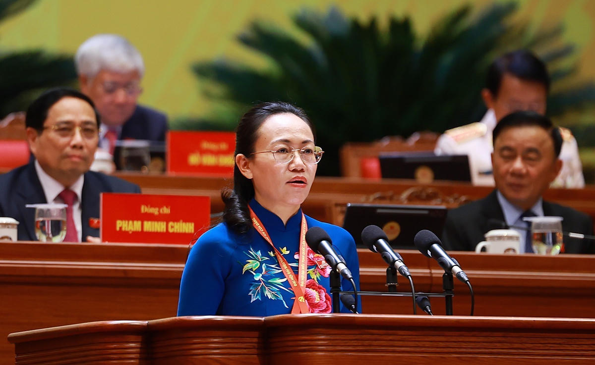 Đồng chí Lê Ngọc Hân, Tỉnh ủy viên, Bí thư Đảng ủy, Chủ tịch HĐND đặc khu Cô Tô (Quảng Ninh) trình bày tham luận “Bảo vệ môi trường, thích ứng với biến đổi khí hậu – Trụ cột chiến lược trong phát triển bền vững của kỷ nguyên mới nhìn từ thực tiễn đặc khu Cô Tô, tỉnh Quảng Ninh".