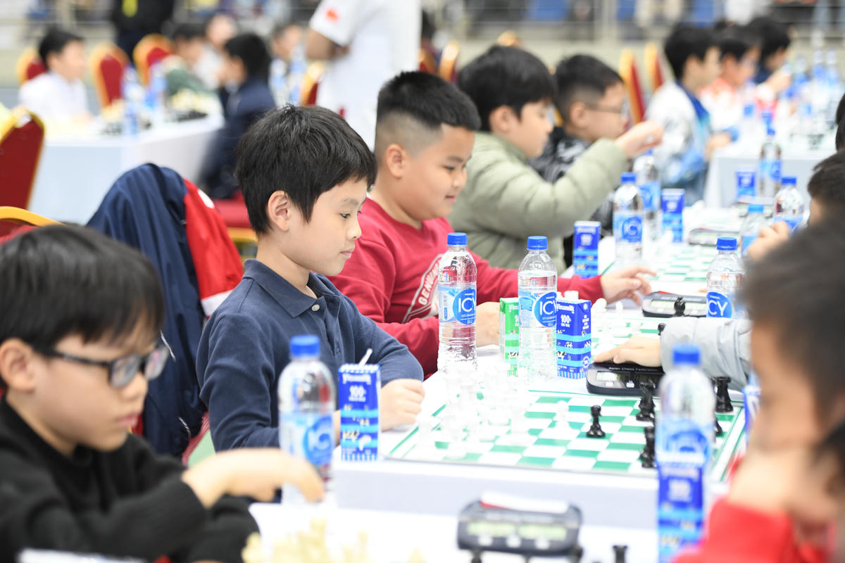 Môn cờ vua đang phát triển mạnh tại các địa phương nhờ khả năng rèn luyện tư duy, sự tập trung và bản lĩnh cho trẻ nhỏ từ sớm (Ảnh: TNTP&NĐ).