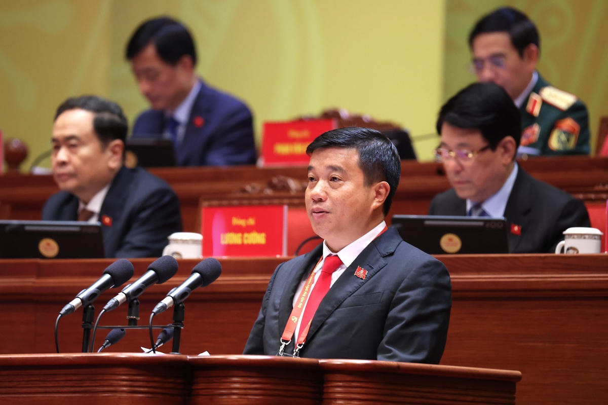 Đồng chí Y Thanh Hà Niê Kđăm, Ủy viên Trung ương Đảng, Bí thư Tỉnh ủy, Trưởng Đoàn đại biểu Quốc hội tỉnh Lâm Đồng, trình bày tham luận: “Củng cố hệ thống chính trị vùng đồng bào dân tộc thiểu số, tăng cường niềm tin của Nhân dân với Đảng”.