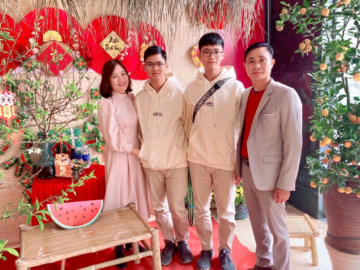 Gia đình là điểm tựa của 2 anh em. Ảnh: NVCC