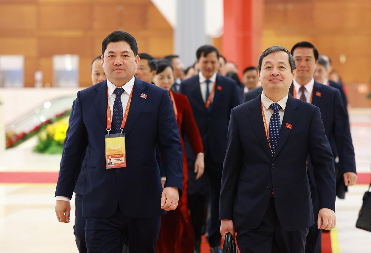 Các đại biểu đến dự ngày làm việc chính thức thứ ba Đại hội XIV của Đảng, sáng 22/1.