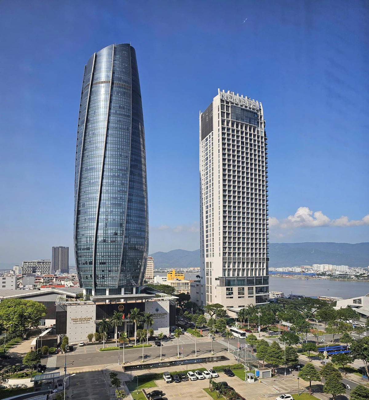 Một góc Trung tâm hành chính của TP Đà Nẵng. Ảnh: Tấn Thành.