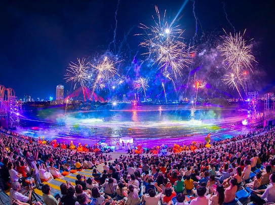 Sân khấu trên mặt nước chưa từng có tại “Đảo Xanh” - đảo Cát Bà - do tập đoàn Sungroup đầu tư. Ảnh: CTV.&nbsp;