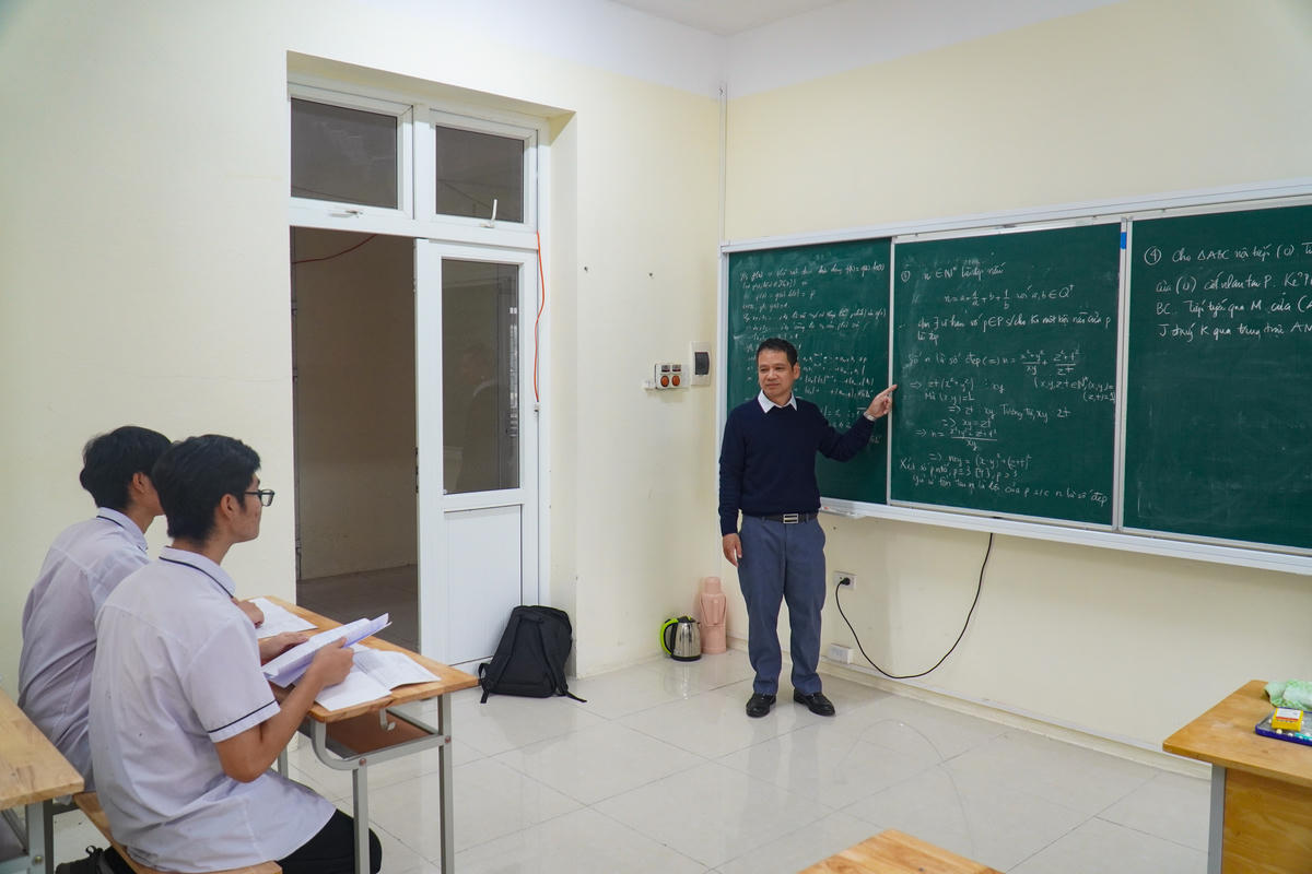 Kỳ và Khánh nỗ lực ôn tập để tham gia kỳ thi chọn đội tuyển Olympic năm 2026. Ảnh: Đình Minh