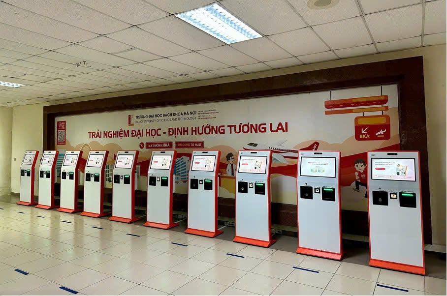 Hệ thống check-in tự động siêu nhanh của Đại học Bách khoa Hà Nội. Ảnh: HUST
