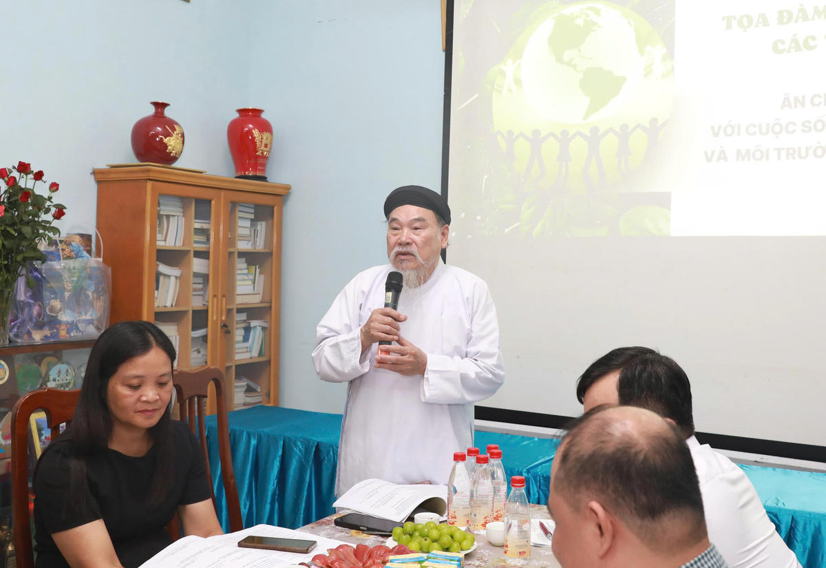 Giáo sư Thượng Mai Thanh - Trưởng ban Cai quản Thánh thất Cao đài Thủ đô.