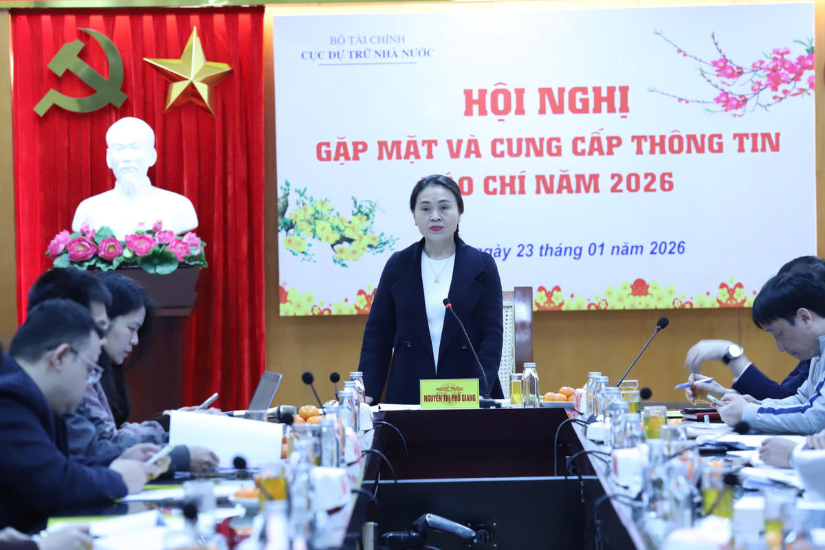 Bà Nguyễn Thị Phố Giang, Phó cục trưởng Cục Dự trữ nhà nước, chia sẻ thông tin tại hội nghị