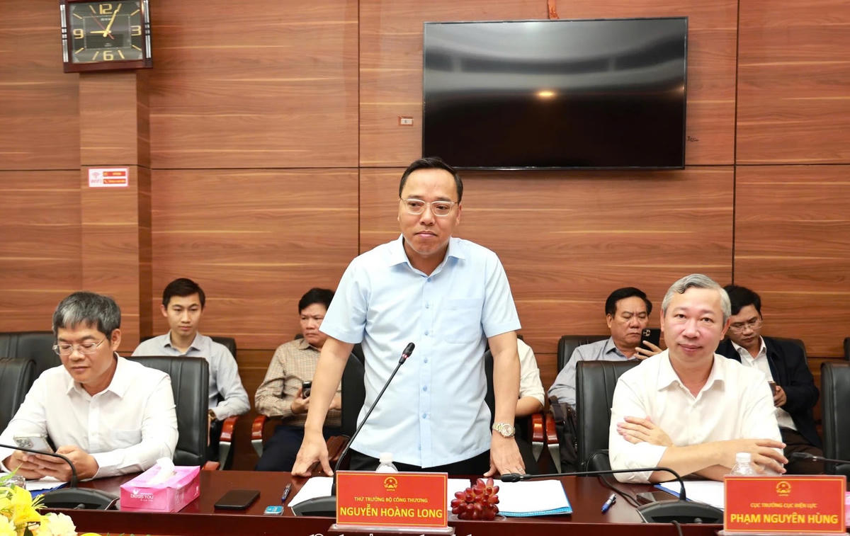 Thứ trưởng Bộ Công Thương Nguyễn Hoàng Long phát biểu tại buổi làm việc. (ảnh H.L)