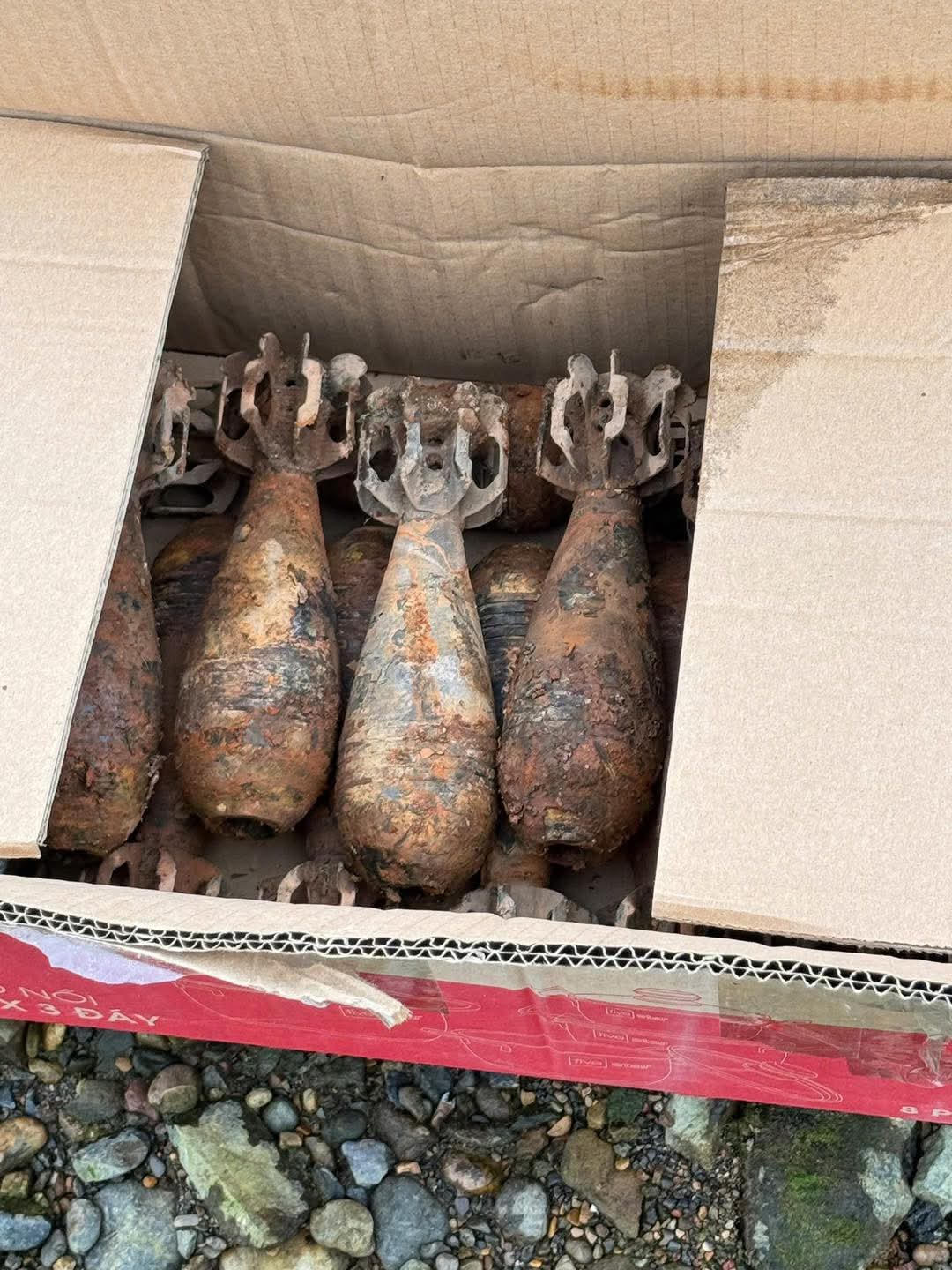 Cận cảnh những quả đạn cối. Ảnh: Công an tỉnh Phú Thọ.