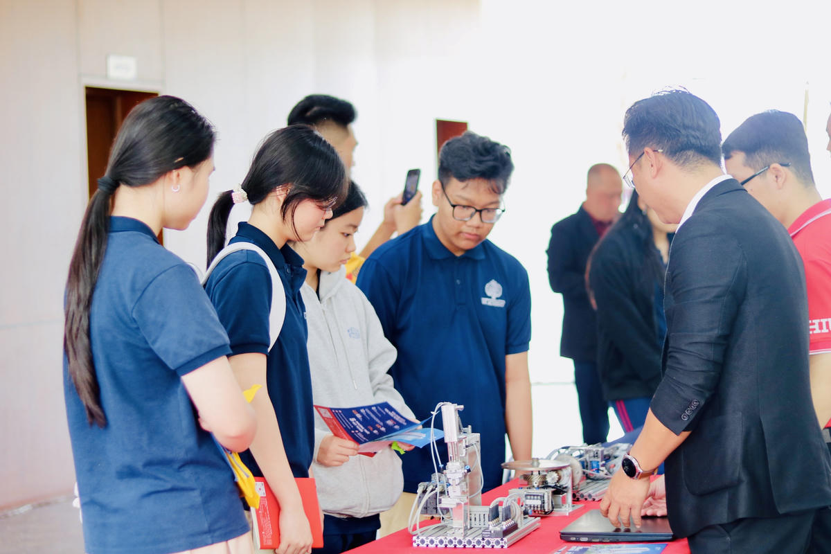 Học sinh IEC Quảng Ngãi đạt giải Cuộc thi Nghiên cứu Khoa học Kỹ thuật dành cho học sinh trung học toàn tỉnh, năm học 2025-2026. Ảnh: CV.