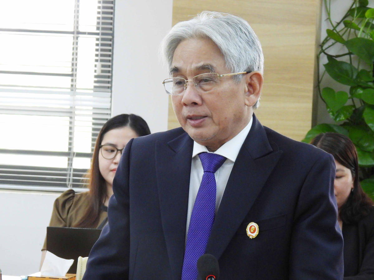 Nhà giáo ưu tú, Phó Giáo sư, Tiến sĩ Lương Minh Cừ – Bí thư Đảng ủy, Hiệu trưởng Trường Đại học Cửu Long phát biểu tại buổi làm việc. Ảnh NVD