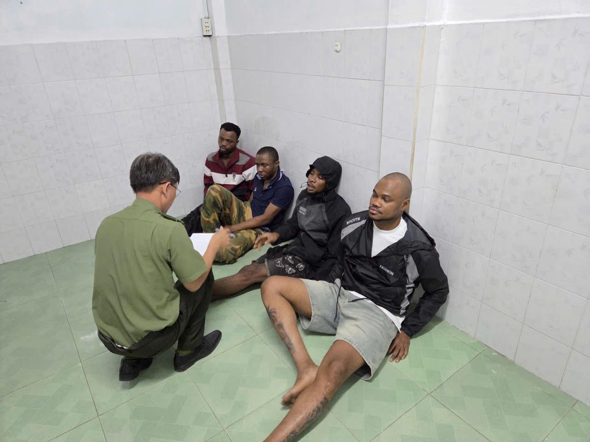 TP Hồ Chí Minh: Trục xuất nhiều người nước ngoài lưu trú trái phép, bắt một đối tượng bị truy nã quốc tế