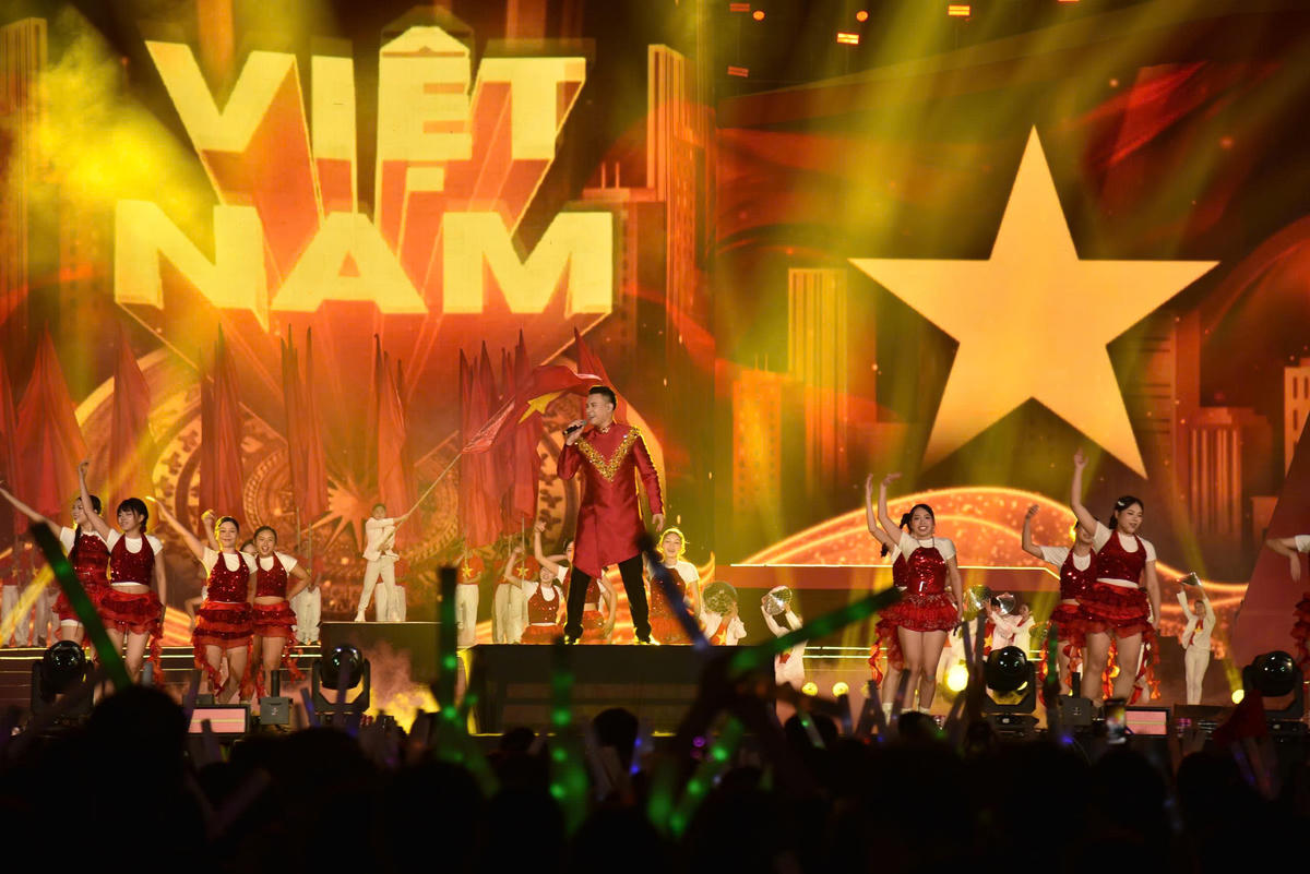 Concert quy tụ dàn nghệ sĩ, ca sĩ nổi tiếng: NSƯT Đăng Dương, NSƯT Việt Hoàn, Trọng Tấn, Mỹ Tâm, Tùng Dương, Đức Phúc, Đông Hùng, Dương Hoàng Yến, Mono, Hương Tràm, Anh Tú, Đỗ Tố Hoa, Nhóm Oplus và các ca sĩ thành danh của tỉnh Quảng Ninh.... 