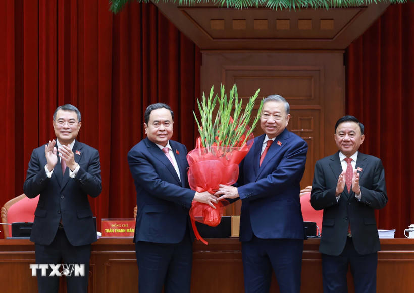 Ban Chấp hành Trung ương Đảng khóa XIV đã thống nhất tuyệt đối bầu đồng chí Tô Lâm, Tổng Bí thư Ban Chấp hành Trung ương Đảng khóa XIII tiếp tục giữ chức Tổng Bí thư Ban Chấp hành Trung ương Đảng khóa XIV. (Ảnh: TTXVN).