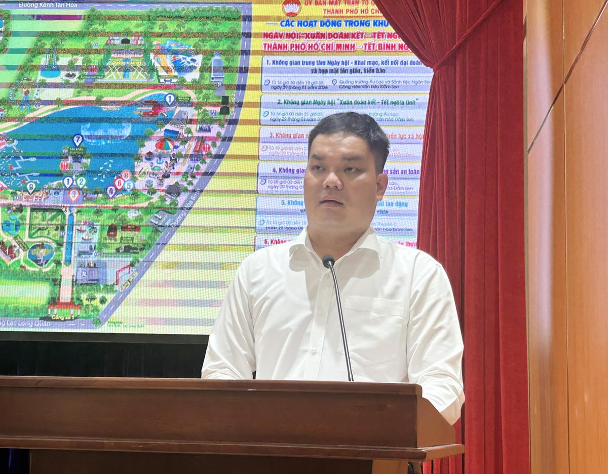 Ông Trương Tấn Nghiệp - Phó Ban Công tác Xã hội, Uỷ ban Mặt trận Tổ quốc Việt Nam thành phố thông tin về chương trình. Ảnh: Q.Đ.