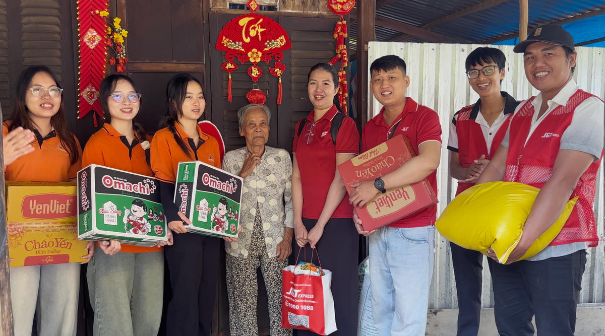 J&T Express cùng Trường Đại học FPT mang “Xuân Yêu Thương” đến người yếu thế tại Cần Thơ