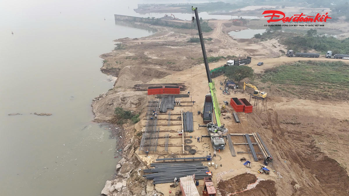 Với chiều dài cầu và đường dẫn hơn 5,2km, thiết kế với 8 làn xe (6 làn cơ giới và 2 làn thô sơ), bề rộng cầu chính 35m, cầu dẫn 31m. Đường dẫn phía Nam có mặt cắt ngang điển hình 60m, đường dẫn phía Bắc có mặt cắt ngang điển hình 50m. 