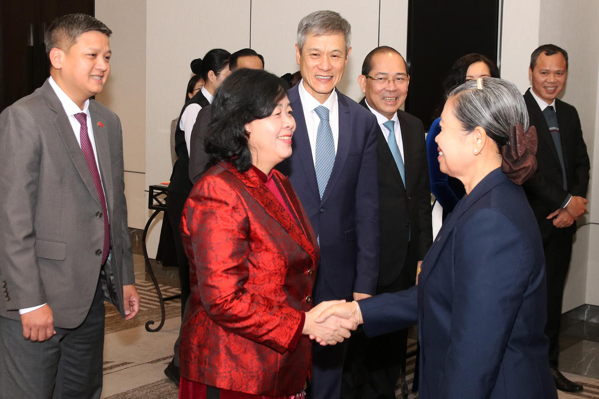 Ủy viên Bộ Chính trị, Chủ tịch UBTƯ MTTQ Việt Nam Bùi Thị Minh Hoài tiếp Samdech Men Sam An – Phó Chủ tịch Đảng Nhân dân Campuchia, Chủ tịch Hội đồng Quốc gia Mặt trận Đoàn kết và Phát triển Tổ quốc Campuchia.