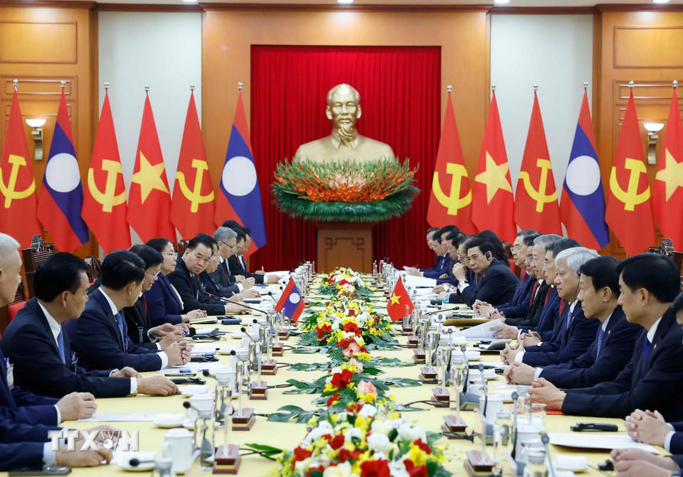 Tổng Bí thư Tô Lâm hội đàm với Tổng Bí thư, Chủ tịch nước Lào Thongloun Sisoulith. (Ảnh: Thống Nhất/ TTXVN).