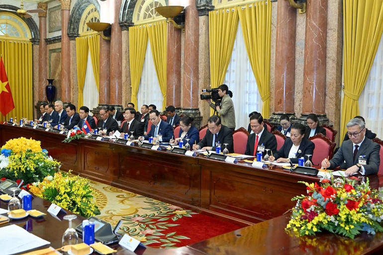 Các đại biểu Lào tại cuộc hội kiến.&nbsp;Ảnh: Thủy Nguyên.