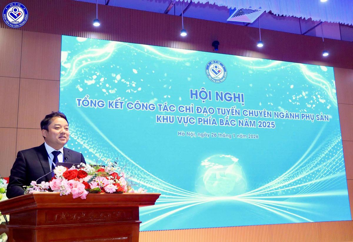 TS.BS Tống Trần Hà – Phó Cục trưởng Cục Bà mẹ và Trẻ em, Bộ Y tế, bày tỏ mong muốn Bệnh viện Phụ Sản Trung ương tiếp tục phát huy vai trò đầu tàu chuyên môn, lan tỏa mạnh mẽ hơn nữa hiệu quả công tác Chỉ đạo tuyến, góp phần củng cố và nâng cao năng lực hệ thống y tế trong lĩnh vực sản phụ khoa. Ảnh: BVCC.