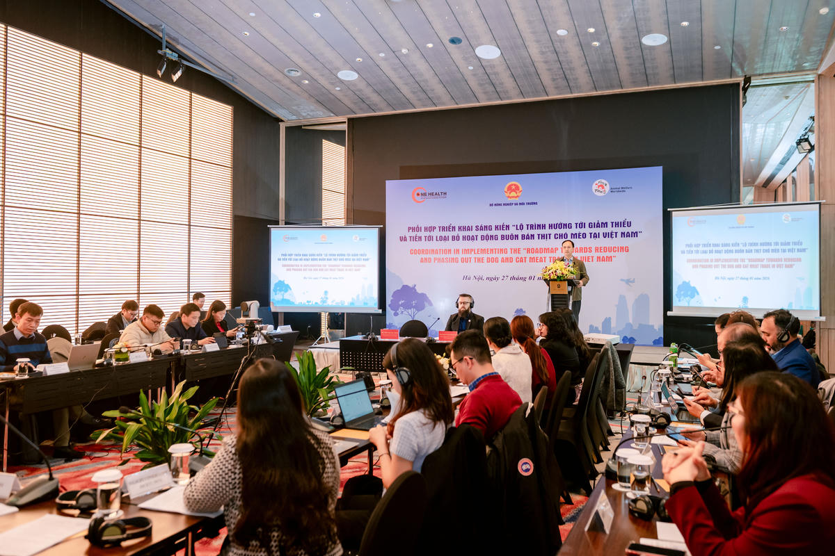 Quang cảnh cuộc họp.