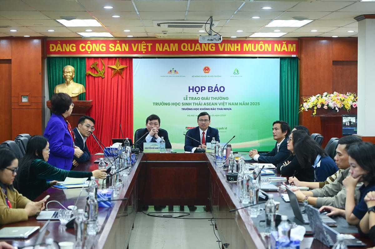 Toàn cảnh họp báo.