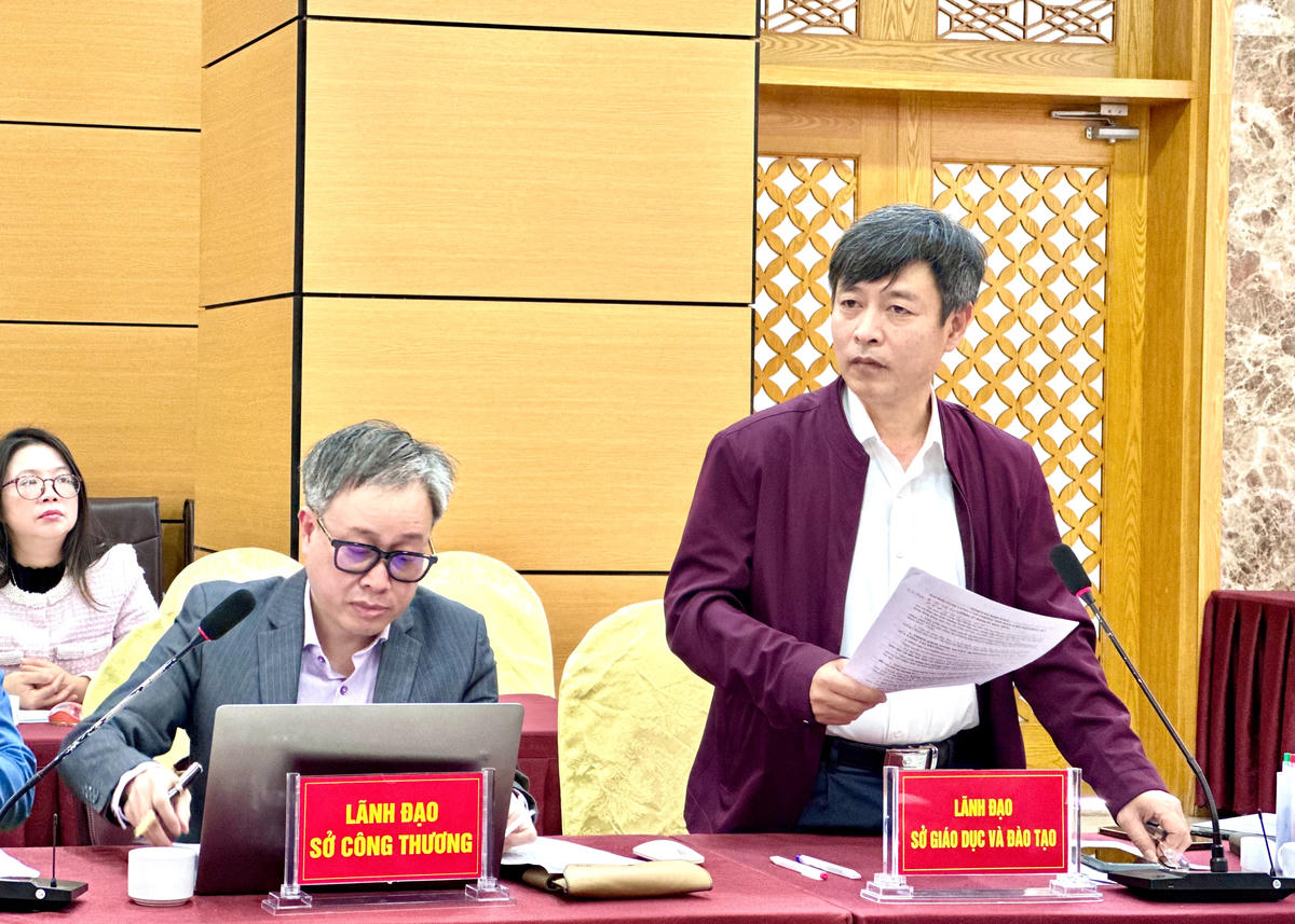  Phó Giám đốc Sở Giáo dục và Đào tạo tỉnh Quảng Ninh Đinh Ngọc Sơn thông tin về việc triển khai&nbsp;chính sách hỗ trợ sữa học đường trên địa bàn tỉnh.