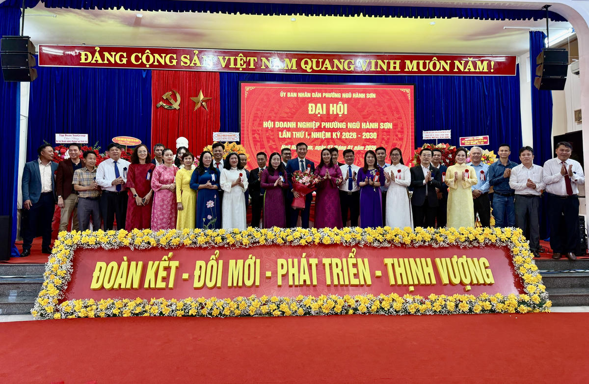 Ban Chấp hành Hội Doanh nghiệp phường Ngũ Hành Sơn khóa I ra mắt. Ảnh: Nguyễn Tú.