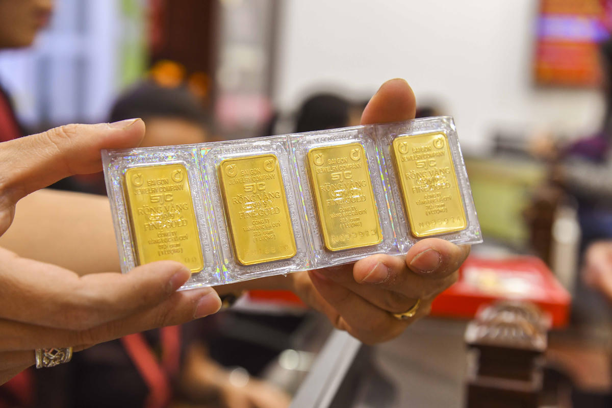 Quản lý thị trường vàng khi giá tăng nóng