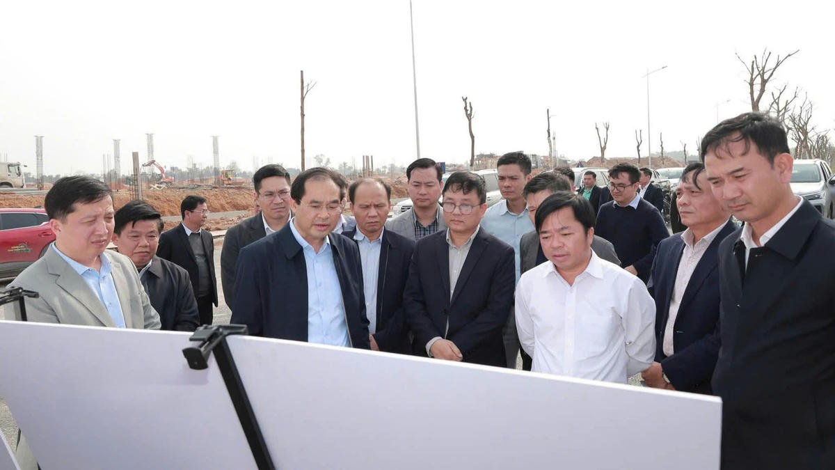 Bí thư Tỉnh ủy Thái Nguyên Trịnh Xuân Trường chỉ đạo trực tiếp tại hiện trường. Ảnh: TN.