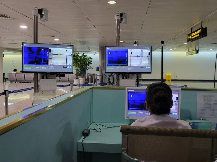 Lực lượng kiểm dịch TPHCM thường xuyên giám sát hành khách đến từ vùng có dịch. Ảnh: T.L