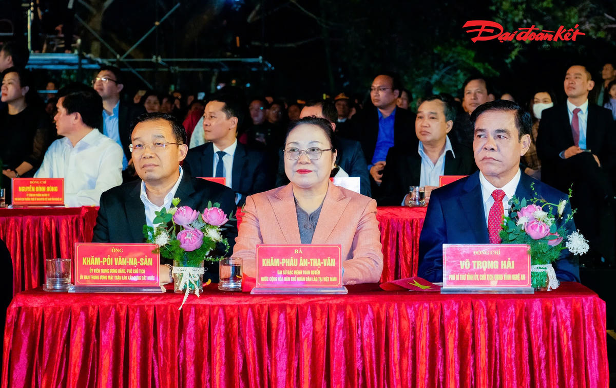 Tham dự chương trình còn có lãnh đạo nước CHDCND Lào. Ảnh: PB