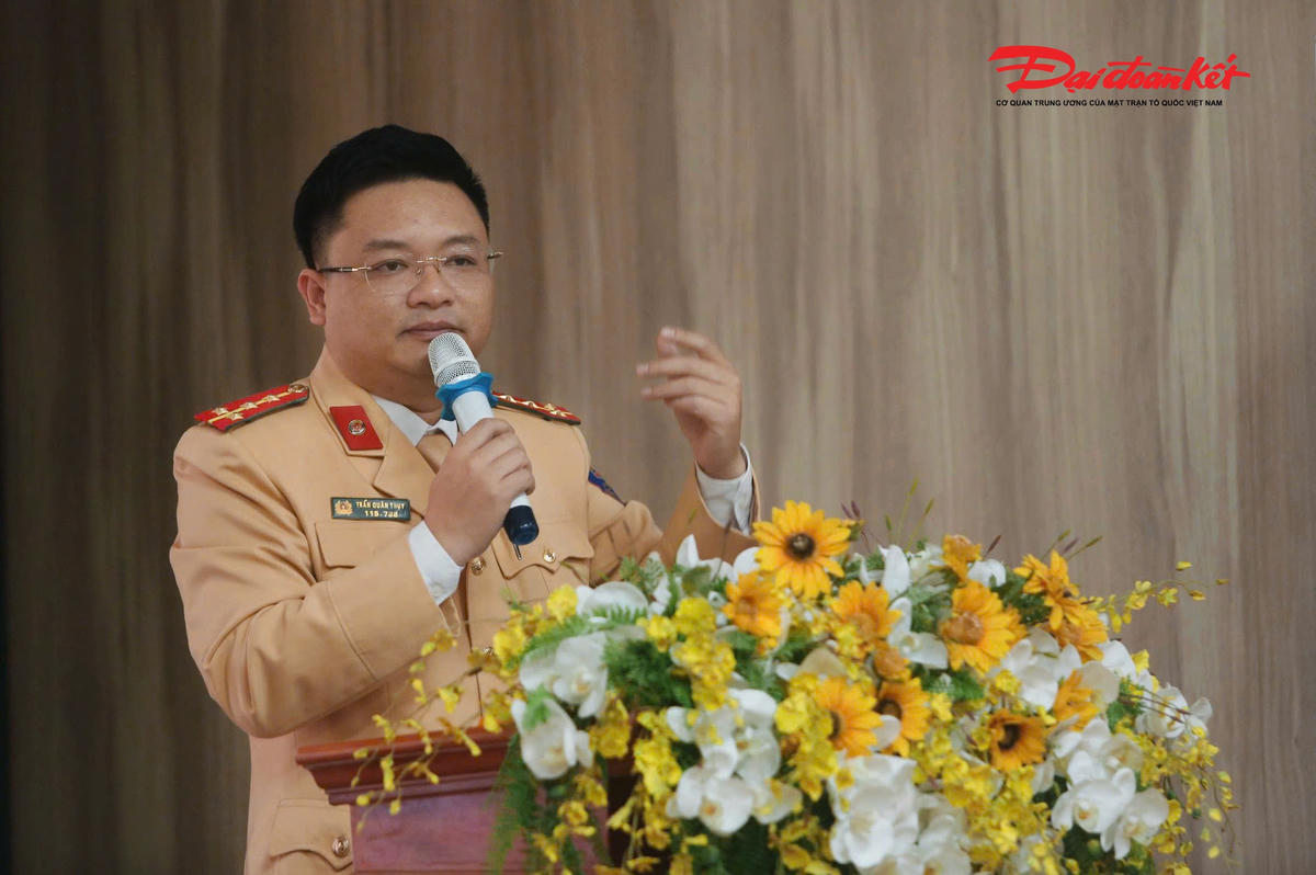 “Chúng tôi tuyên truyền để bà con hiểu rằng chấp hành luật không chỉ để tránh bị xử phạt, mà còn là bảo vệ an toàn, sinh kế của chính mình và hành khách,” Đại úy Thụy cho biết.