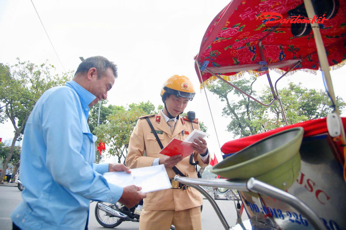 Theo quy định của UBND TP Hà Nội, chỉ các phương tiện thuộc doanh nghiệp, nghiệp đoàn được cấp phép mới đủ điều kiện lưu thông. Những xe không rõ nguồn gốc, xe tự chế, cơi nới, sử dụng biển số giả đều bị kiên quyết tạm giữ và xử lý nghiêm theo quy định.