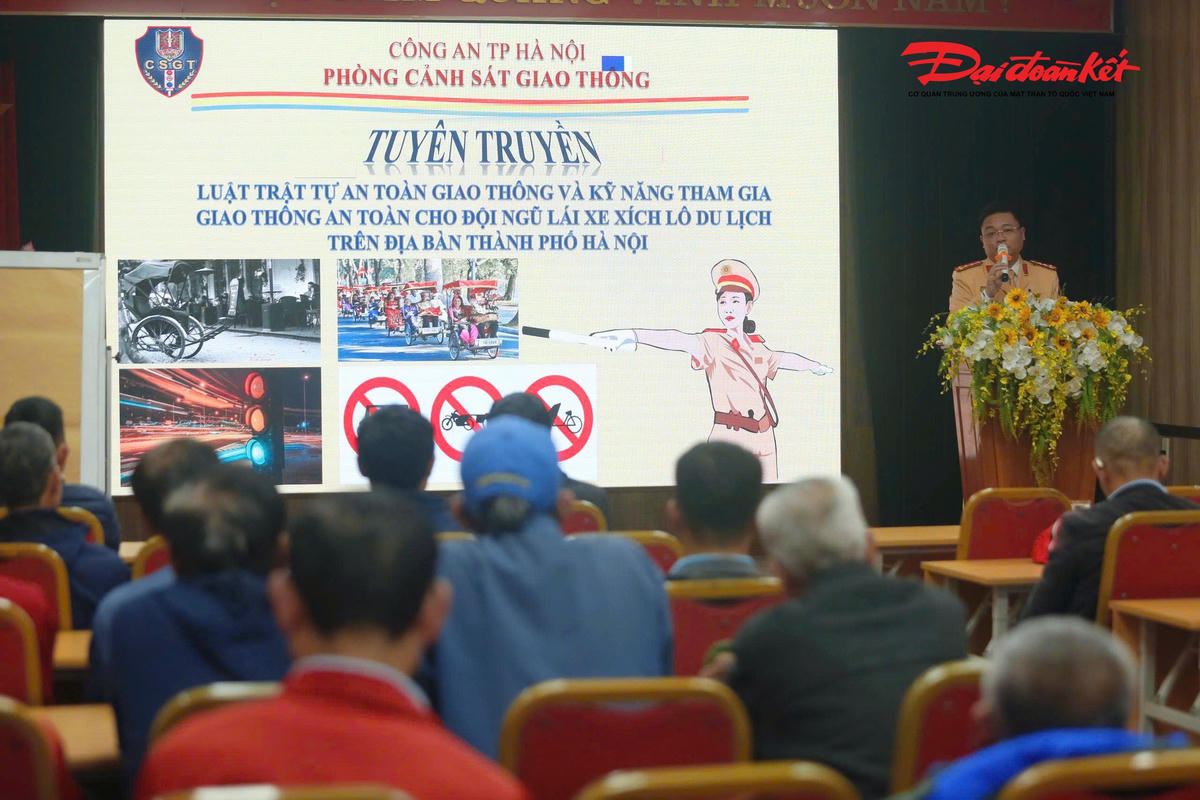 Theo Đại úy Trần Quân Thụy, cán bộ Đội Tuyên truyền (Phòng CSGT), đa số tài xế xích lô là lao động ngoại tỉnh hoặc người dân phố cổ có hoàn cảnh khó khăn.