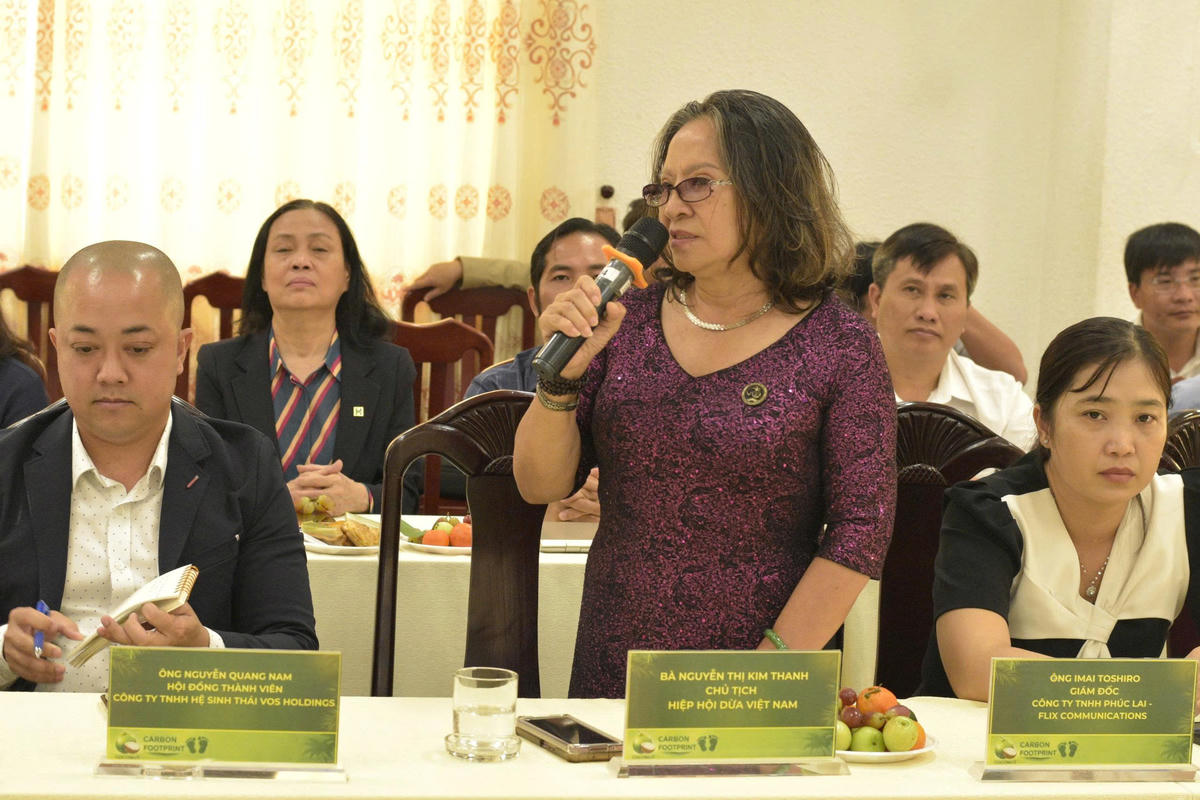 Bà Nguyễn Thị Kim Thanh - Chủ tịch Hiệp hội dừa Việt Nam phát biểu tại toạ đàm. (ảnh: TVU)