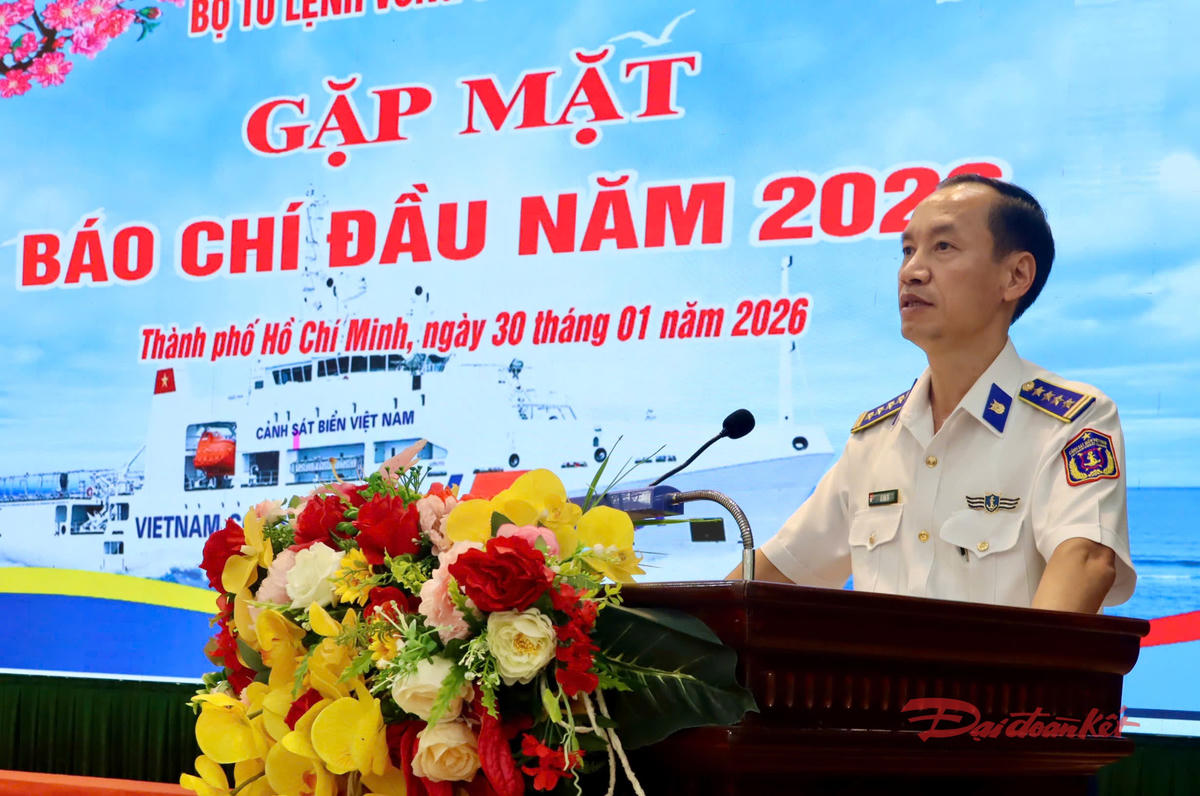 Đại tá Lê Văn Tú, Chính uỷ Bộ Tư lệnh Vùng Cảnh sát biển 3 phát biểu tại buổi gặp mặt. Ảnh: H.Phúc.