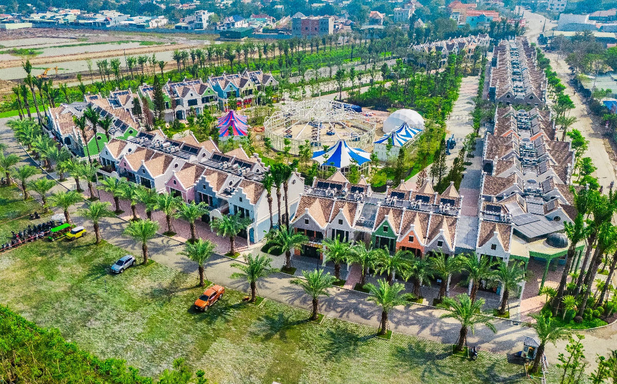 Khu thương mại dịch vụ Eco Bazaar đang được đưa vào khai thác từng phần.