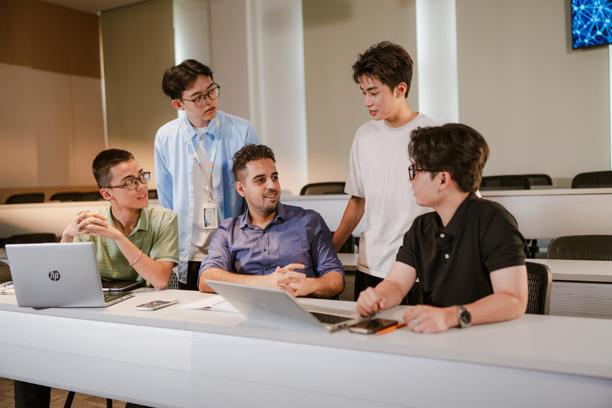 Học viên tham gia chương trình sẽ được miễn học phí và chi trả phụ cấp 8 triệu đồng/tháng. Ảnh minh họa: VinUni.