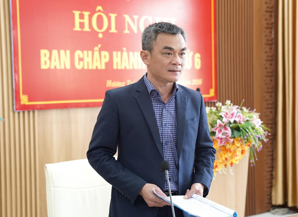 Ông Phạm Hoàng Đức, Bí thư Đảng ủy, Chủ tịch HĐND phường Hương Trà phát biểu tại hội nghị. Ảnh: CV.. 