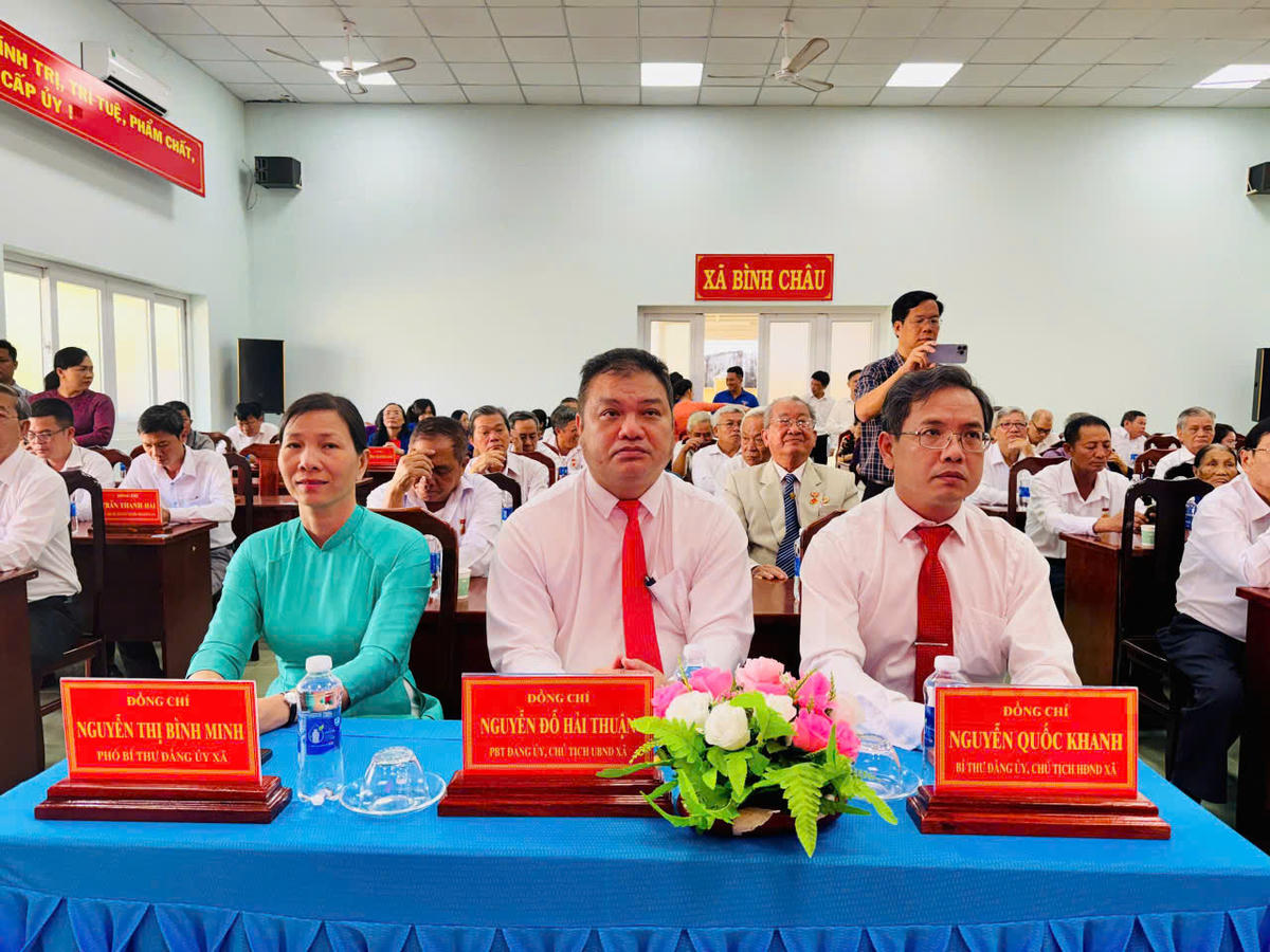 Các đại biểu dự buổi họp mặt. Ảnh: TL