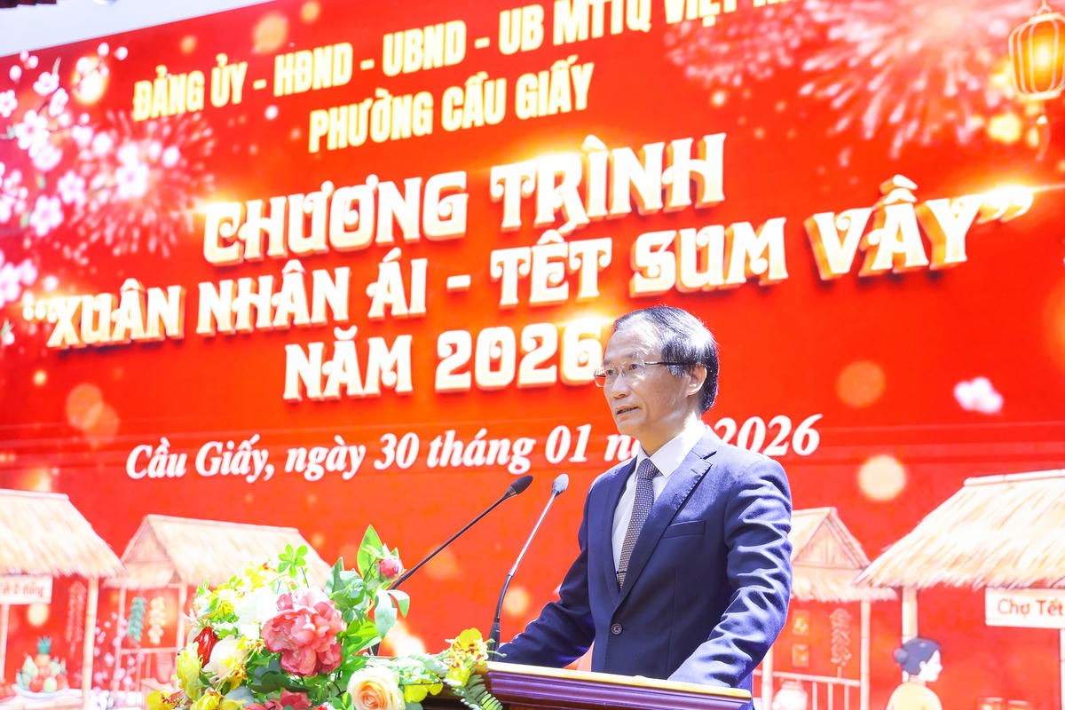 Ông Phạm Ngọc Anh - Phó Bí thư Thường trực Đảng ủy phường Cầu Giấy phát biểu tại chương trình. Ảnh: Quang Vinh.
