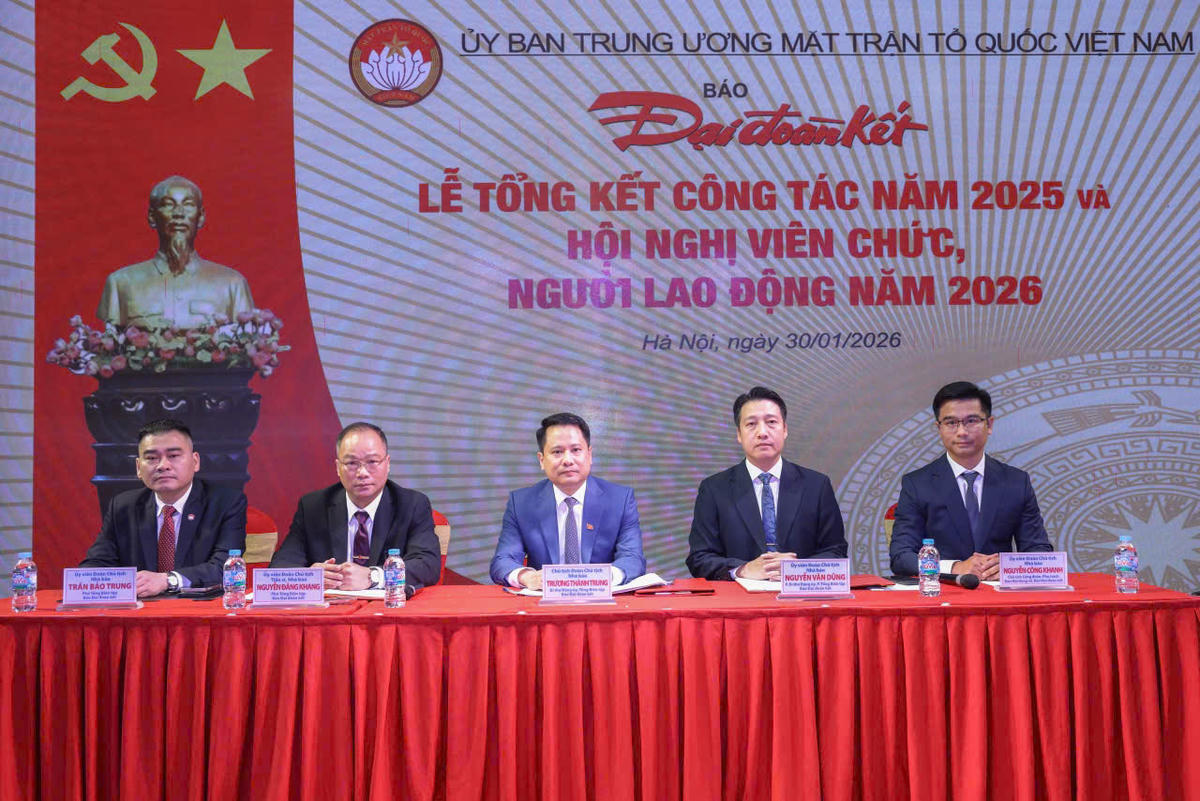 Đoàn Chủ tịch điều hành hội nghị. Ảnh: Quang Vinh.